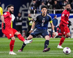 关于日本球队战胜劲旅，晋级国际杯赛下一轮的信息